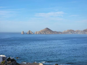 Oceanfront Penthouse, 2 Masters, 2 Baths, kitchen!